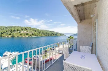 Two-Bedroom Apartment in Mljet with Sea View