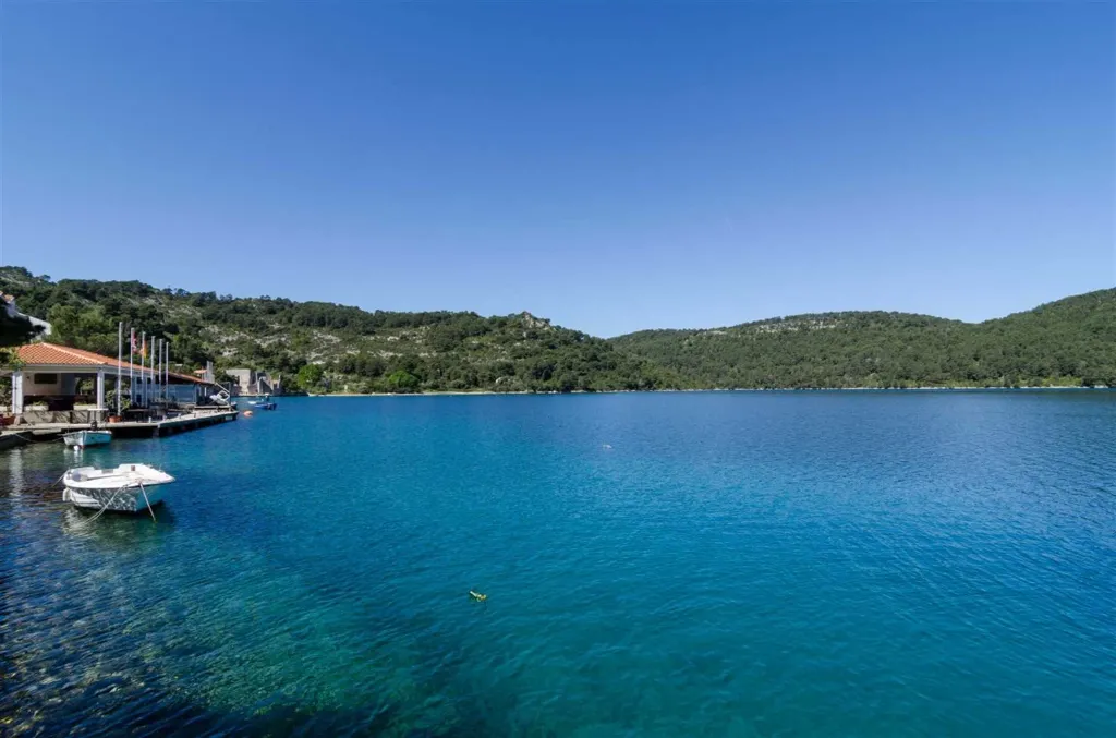 Two-Bedroom Apartment with Sea View, Mljet