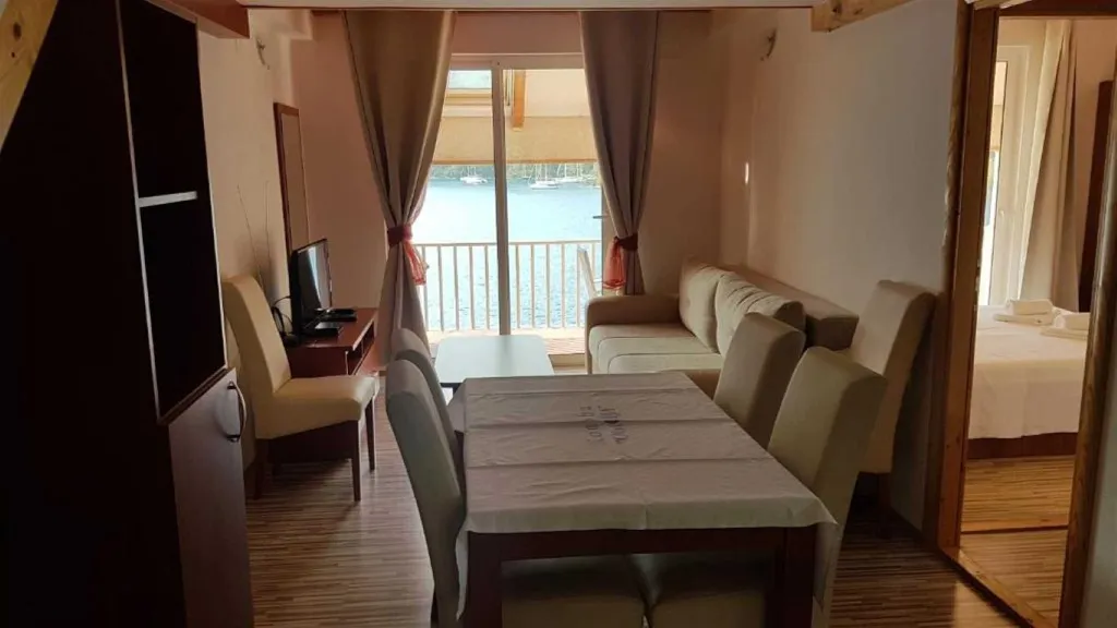 Two-Bedroom Apartment with Sea View, Mljet