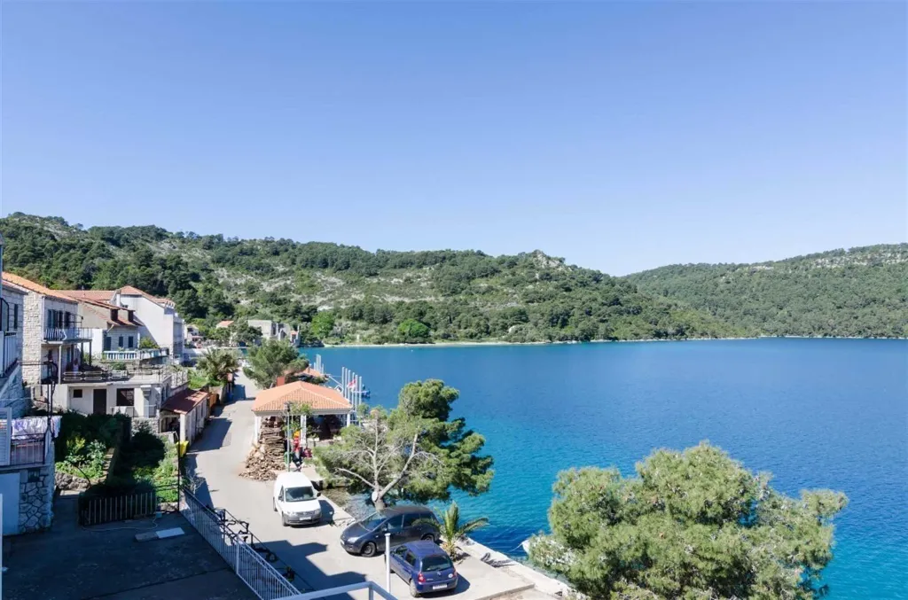 Two-Bedroom Apartment in Mljet with Sea-View Balcony