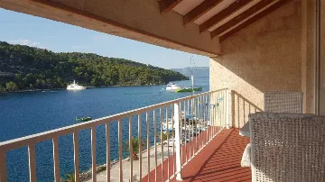 Two-Bedroom Apartment in Mljet with Sea-View Balcony