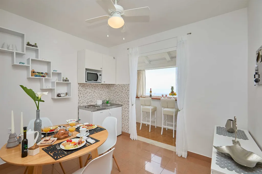 Dubrovnik 1-Bedroom Apartment with Sea View for 3