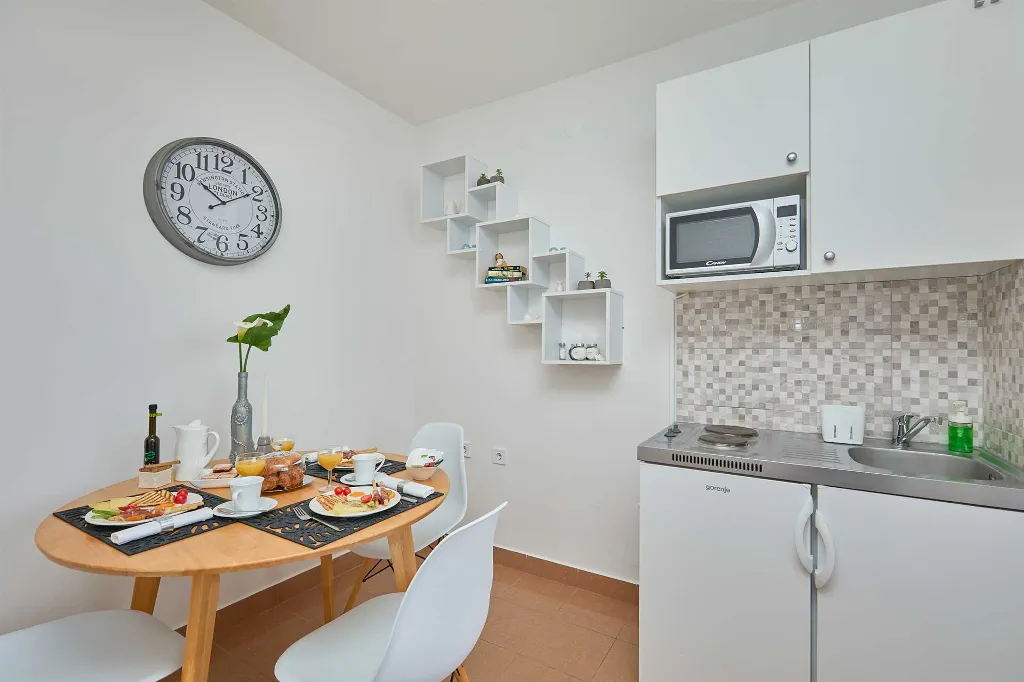 Dubrovnik 1-Bedroom Apartment with Sea View for 3