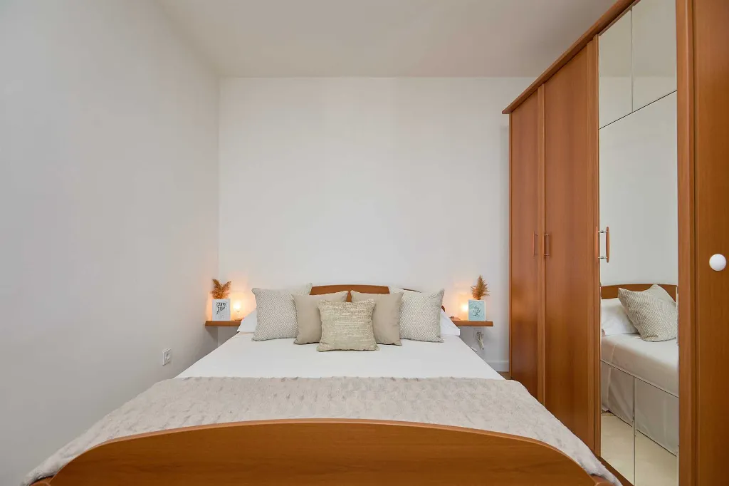 Dubrovnik 1-Bedroom Apartment with Sea View for 3