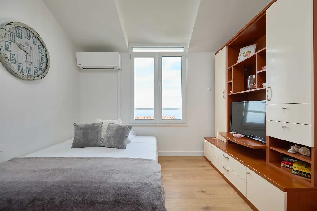 Dubrovnik 1-Bedroom Apartment with Sea View for 3