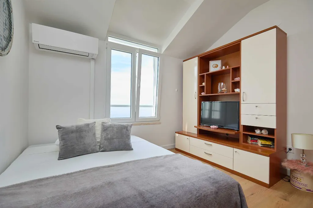 Dubrovnik 1-Bedroom Apartment with Sea View for 3