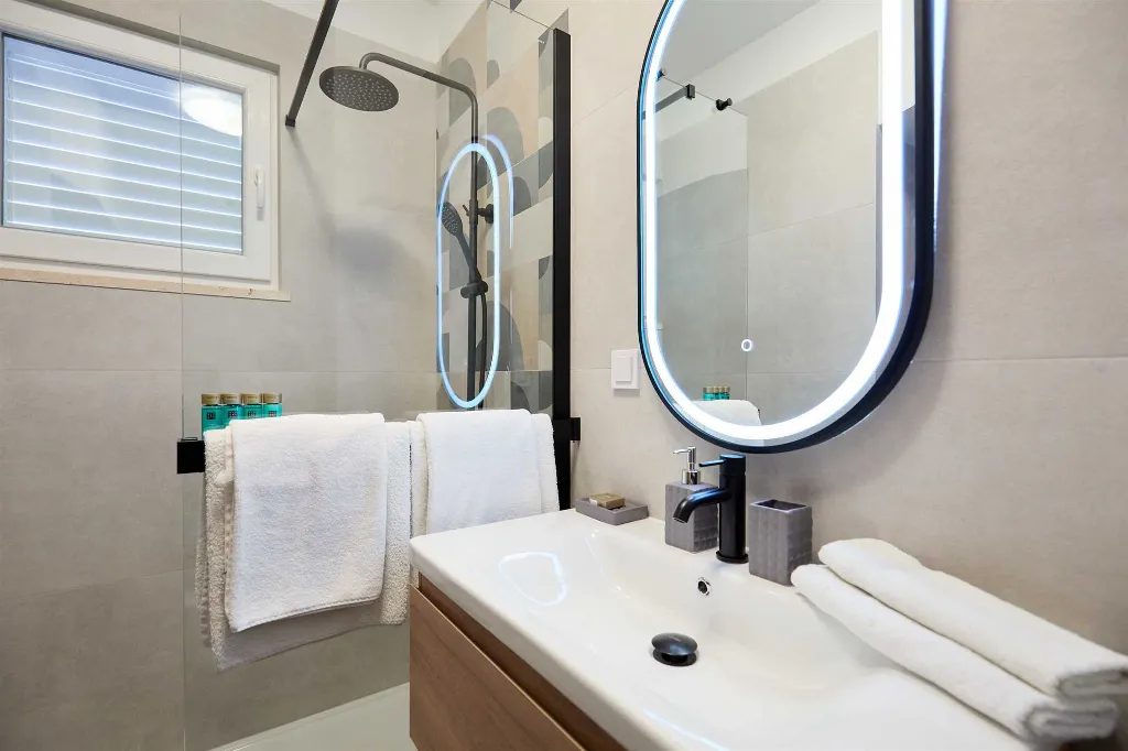 Dubrovnik 1-Bedroom Apartment with Sea View for 3