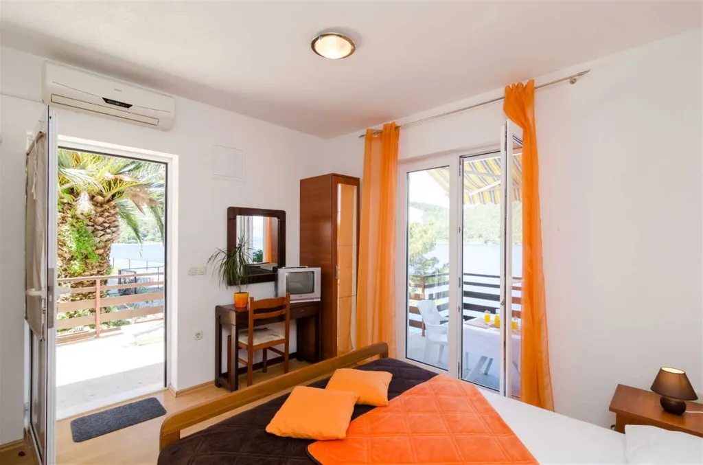 Studio in Mljet with Terrace and Sea View