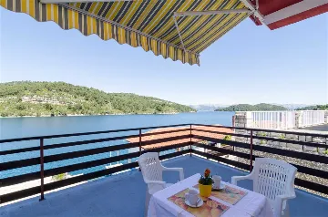 Mljet One-Bedroom Apartment with Sea View Terrace