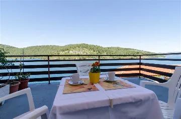 Mljet One-Bedroom Apartment with Sea View Terrace