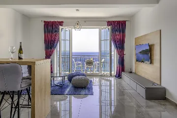 Top-Floor 1-Bedroom Apartment in Mljet (Saplunara)