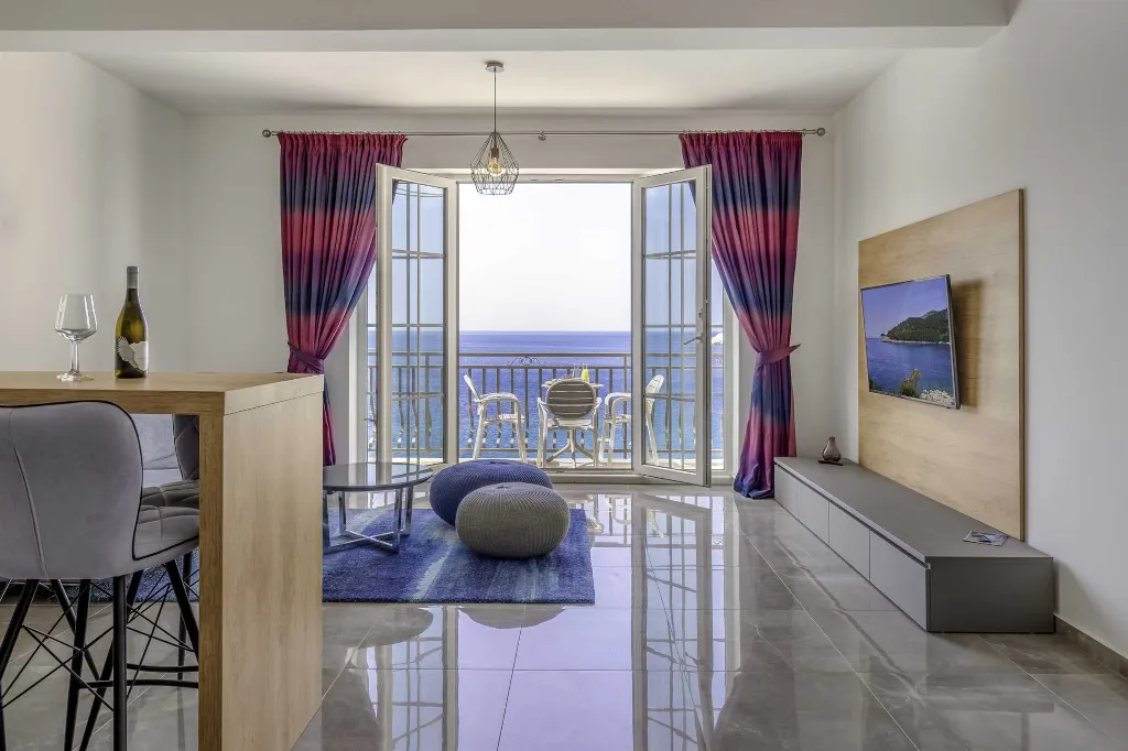 Top-Floor 1-Bedroom Apartment in Mljet (Saplunara)