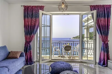 Top-Floor 1-Bedroom Apartment in Mljet (Saplunara)