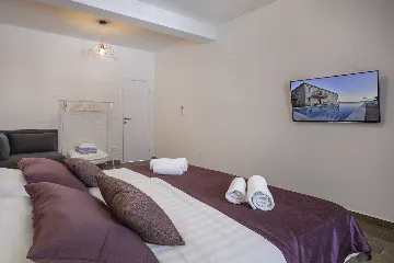 Top-Floor 1-Bedroom Apartment in Mljet (Saplunara)