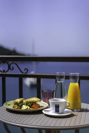 Top-Floor 1-Bedroom Apartment in Mljet (Saplunara)