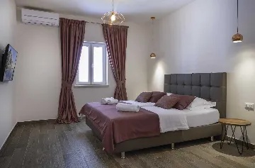 Top-Floor 1-Bedroom Apartment in Mljet (Saplunara)