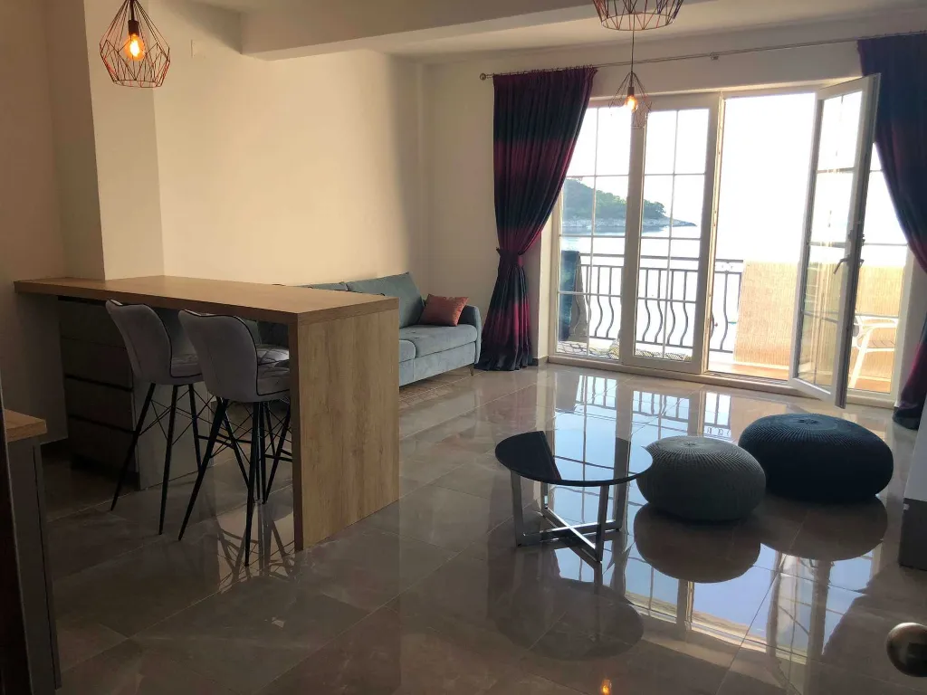 Apartment in Mljet with Balcony for up to 5 Guests