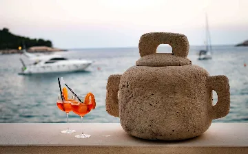 Apartment in Mljet for Up to 4 Guests with Terrace