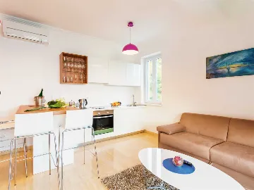 Apartment in Mljet for Up to 4 Guests with Terrace