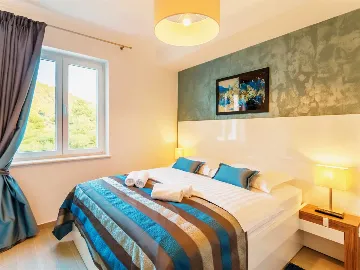 Apartment in Mljet for Up to 4 Guests with Terrace