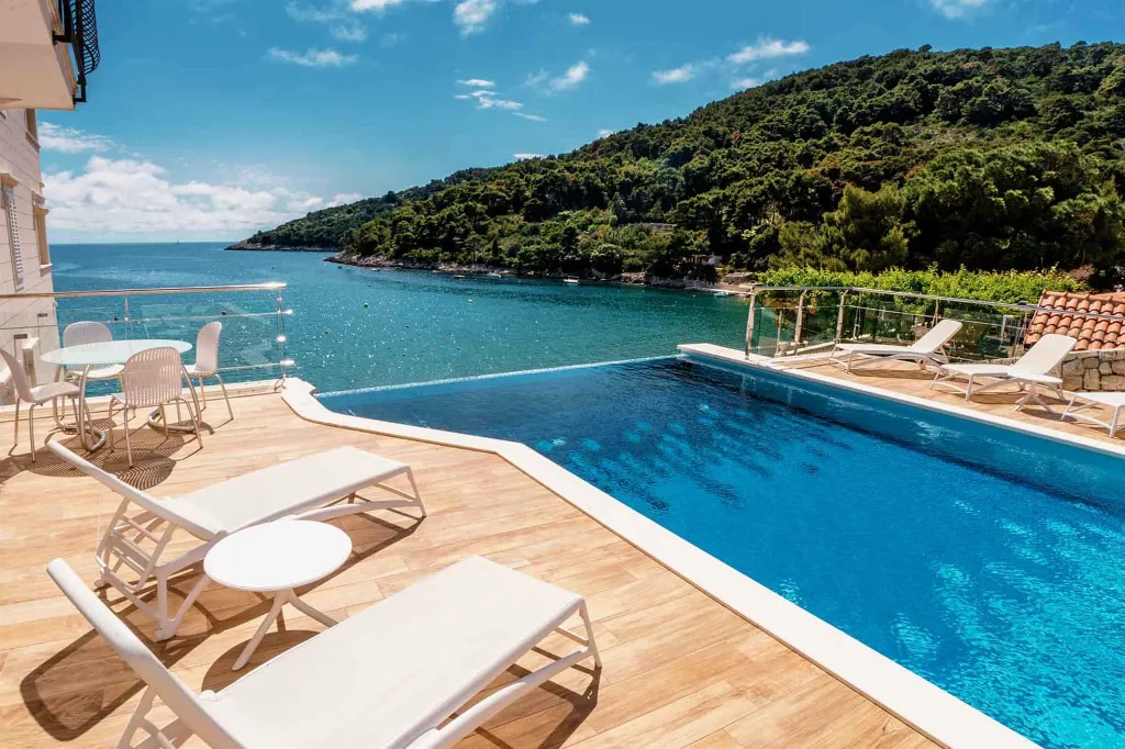 Apartment with Private Loggia for 4 in Mljet