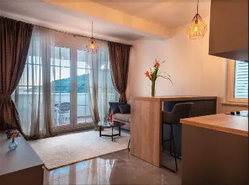 Apartment with Private Loggia for 4 in Mljet