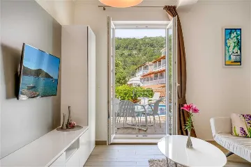 Apartment with Private Loggia for 4 in Mljet