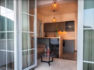 Apartment with Private Loggia for 4 in Mljet