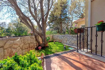 One-Bedroom Apartment in Dubrovnik for 4 Guests