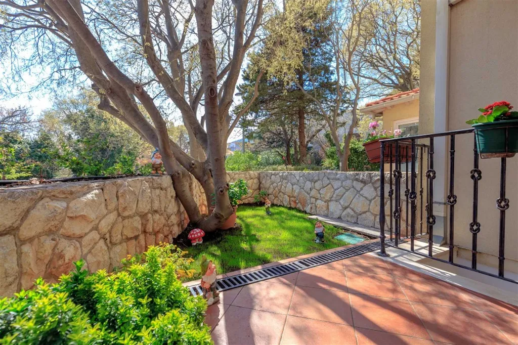 One-Bedroom Apartment in Dubrovnik for 4 Guests