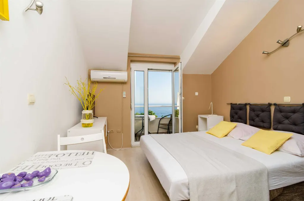 Dubrovnik Apartment with Balcony and Sea View