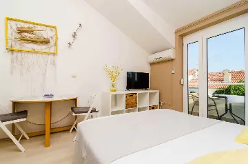 Dubrovnik Apartment with Balcony and Sea View