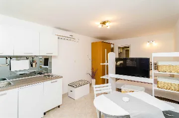 Dubrovnik Studio Apartment with Terrace for 2