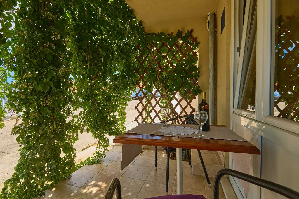 Dubrovnik Studio Apartment with Terrace for 2
