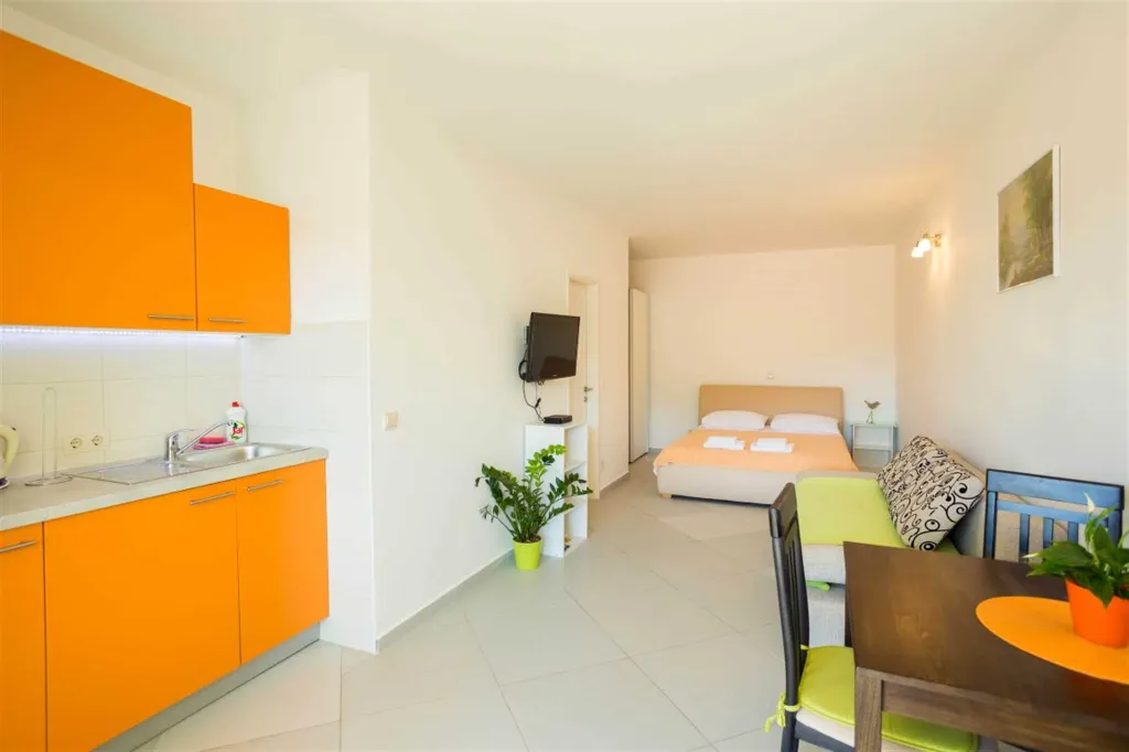 Dubrovnik Studio Apartment with Terrace for 3