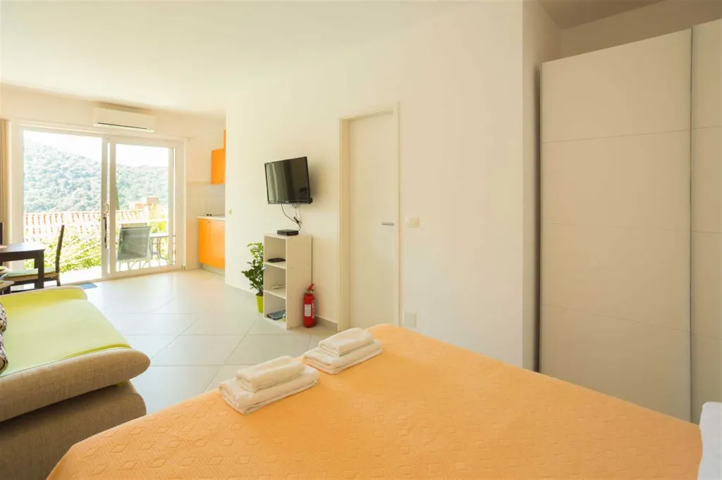 Dubrovnik Studio Apartment with Terrace for 3