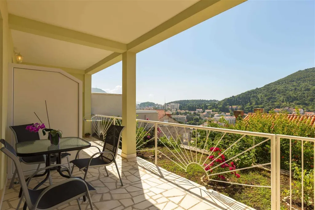 Dubrovnik Studio Apartment with Terrace for 3