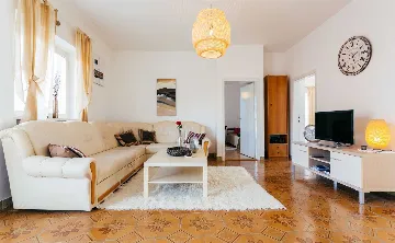 Dubrovnik 3-Bedroom Apartment with Balcony Dining