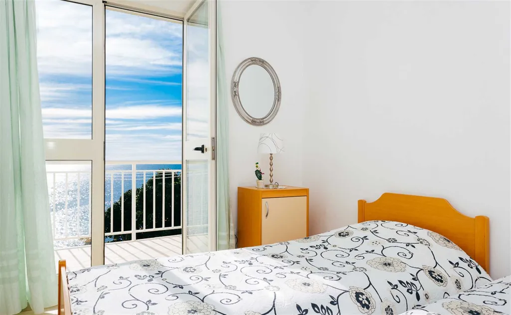 Dubrovnik 3-Bedroom Apartment with Balcony Dining