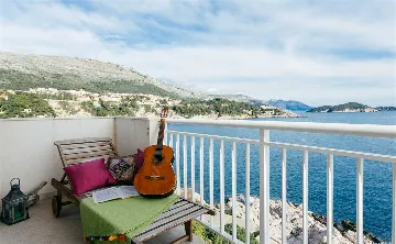 Dubrovnik 3-Bedroom Apartment with Balcony Dining
