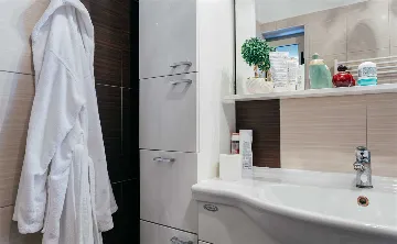 Dubrovnik 3-Bedroom Apartment with Balcony Dining