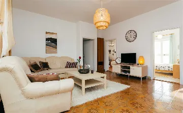 Dubrovnik 3-Bedroom Apartment with Balcony Dining