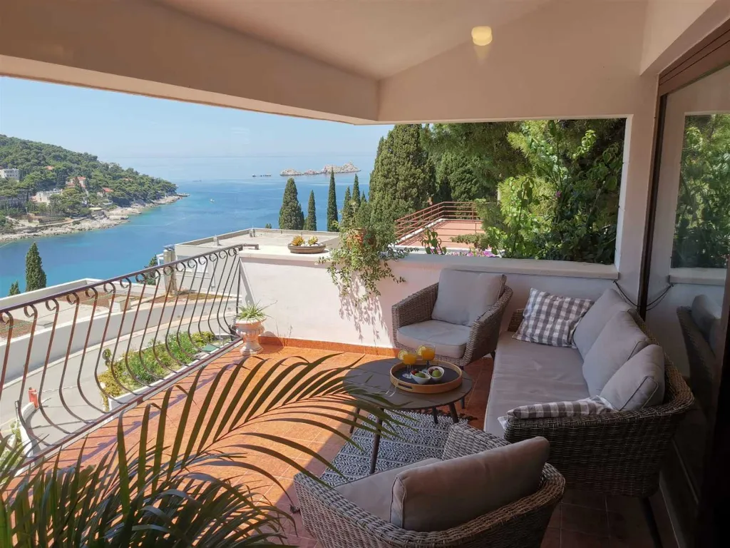 Dubrovnik 2-Bedroom Apartment with Sea View Terrace