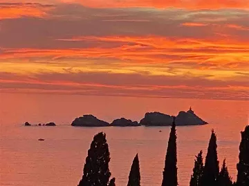 Dubrovnik 2-Bedroom Apartment with Sea View Terrace