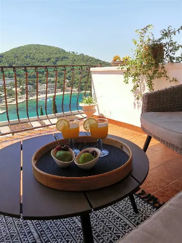 Dubrovnik 2-Bedroom Apartment with Sea View Terrace