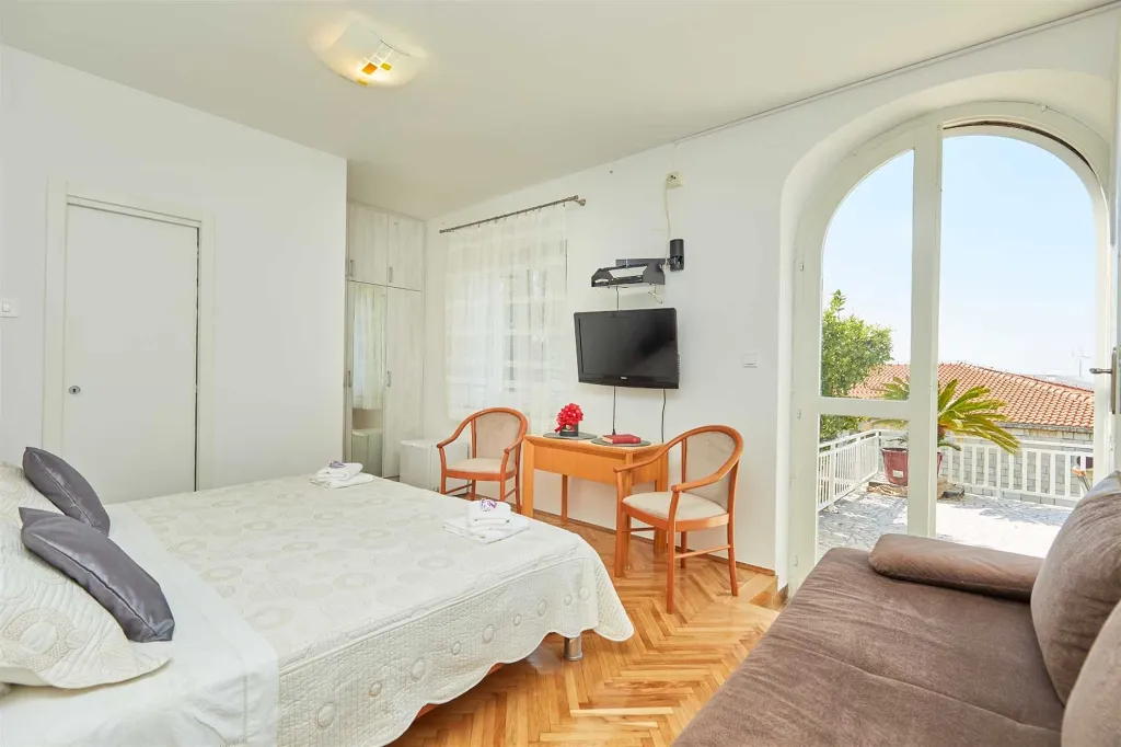 Dubrovnik Triple Room with Sea View & Private Bath