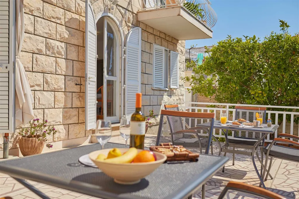 Dubrovnik Triple Room with Sea View & Private Bath