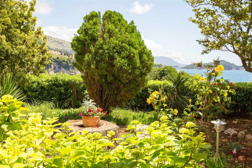 Dubrovnik 2-Bedroom Apartment with Sea-View Terrace
