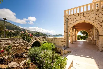 Dubrovnik 2-Bedroom Apartment with Sea-View Terrace