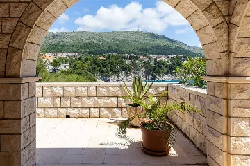 Dubrovnik 2-Bedroom Apartment with Sea-View Terrace